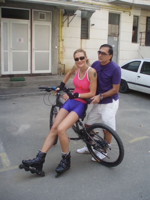 Craciunescu iese la o plimbare cu bicicleta alaturi de Roxana Ciuhulescu, sambata, 29 august, de la ora 12.00, la Pro Tv!_2