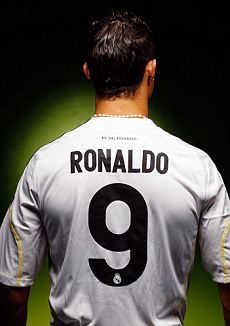 FOTO: Ronaldo este "The Ultimate Galactico!" Si-a facut tricoul de la Real in 4 limbi_1