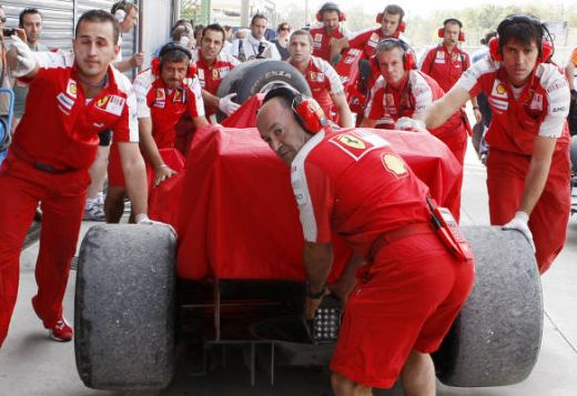FOTO: Fisichella si-a facut praf masina pe pista! Vezi accidentului pilotului F1!_7