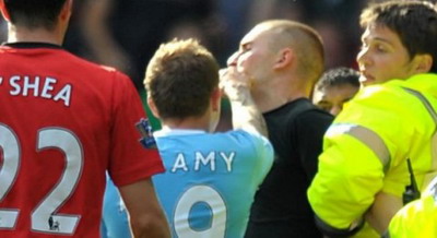 VIDEO / Bad boy Bellamy a pocnit un fan chiar in timpul meciului United - City!_1