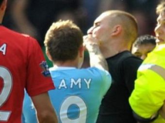 VIDEO / Bad boy Bellamy a pocnit un fan chiar in timpul meciului United - City!