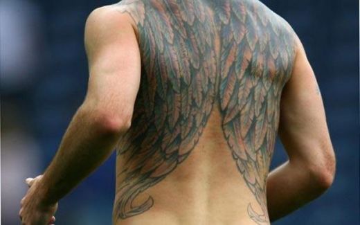Vezi aici TOP 10 cei mai tatuati fotbalisti:_3