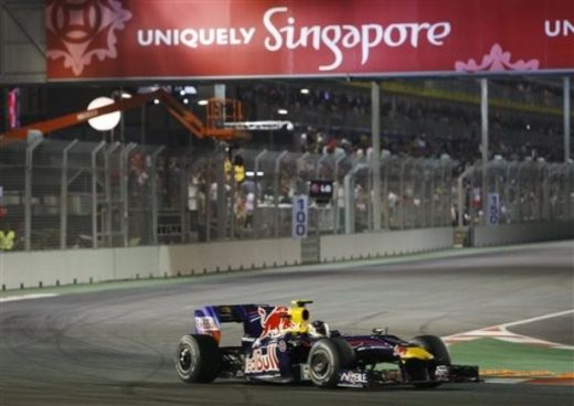 Hamilton a castigat in nocturna la Singapore!_36