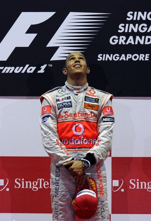 Hamilton a castigat in nocturna la Singapore!_29