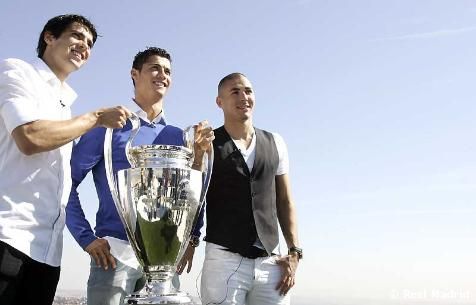 SUPER FOTO Kaka, Ronaldo si Benzema promit sa duca Realul pana la stele!_4