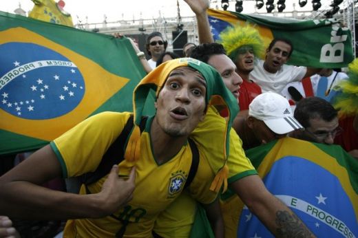 Pele a izbucnit in lacrimi pentru ca Rio va fi gazda JO 2016! Vezi reactia brazilienilor!_16