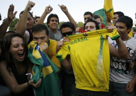 Pele a izbucnit in lacrimi pentru ca Rio va fi gazda JO 2016! Vezi reactia brazilienilor!_14