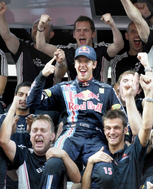 Vettel a castigat in Japonia si pastreaza sanse la titlul mondial!_7