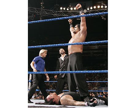Comenteaza aici: Ce sanse are John Cena sa il invinga pe Khali ?_1