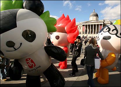 Manie in China! Mascotele de la Olimpiada ii obsedeaza pe chinezi!_3