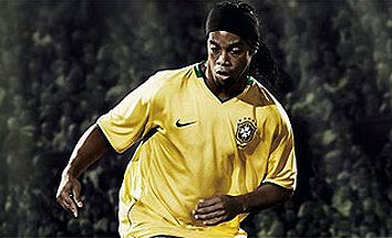 Brazilia da moda in fotbal: vezi noul echipament al lui Ronaldinho_2