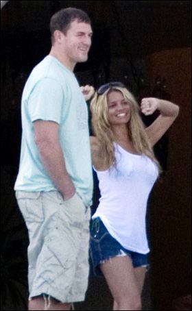 Un nou cuplu face senzatie in State: Jessica Simpson si Tony Romo dau tonul la distractie!_2