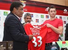 Noul Chivu: Vezi imagini cu Sepsi in tricoul Benficai_1