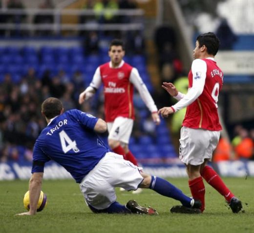 Vezi accidentarea traumatizanta a lui Eduardo din meciul Birmingham 2-2 Arsenal!_1