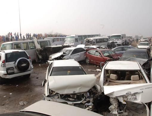 Soc si groaza in desert: 6 morti si 200 de masini distruse intr-un accident din Dubai_1