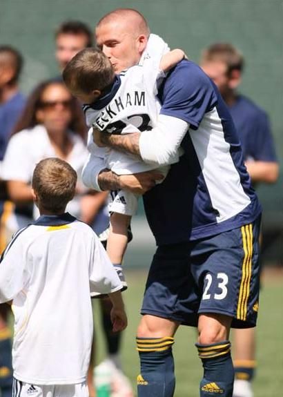 Beckham s-a antrenat cu fiul sau, Cruz, pentru a fi in forma maxima la meciul cu Franta!_1