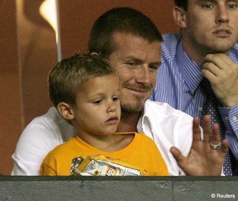 Beckham s-a antrenat cu fiul sau, Cruz, pentru a fi in forma maxima la meciul cu Franta!_3
