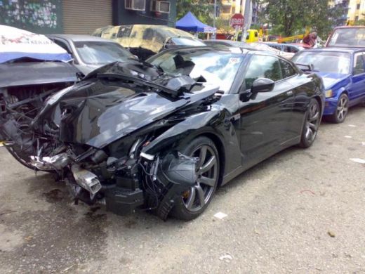Pericol la volan: vezi cum se comporta un Nissan GT-R in caz de accident_1