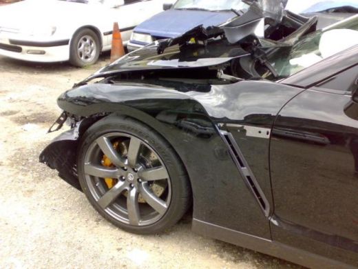 Pericol la volan: vezi cum se comporta un Nissan GT-R in caz de accident_4