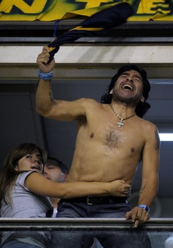 Maradona ii raspunde lui Pele. Vezi imagini cu replica lui Maradona:_1