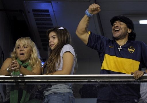 Maradona ii raspunde lui Pele. Vezi imagini cu replica lui Maradona:_4