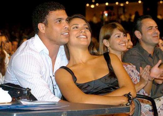 Ronaldo nu este un sex-simbol, dar este extrem de norocos! Vezi cum arata iubitele brazilianului!_2