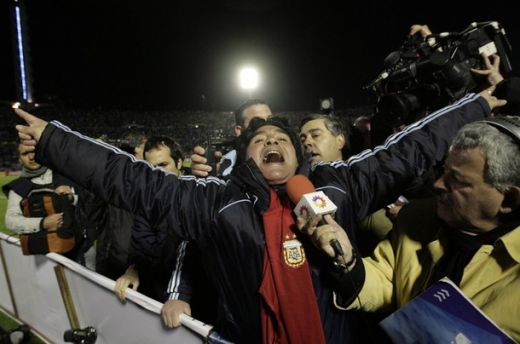 FAZA ZILEI: DELIRUL lui Maradona! De la lacrimi, la tipete si insulte! Cum si-a varsat nervii!
 _3