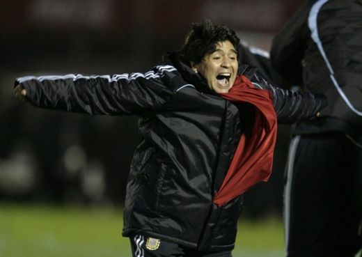 FAZA ZILEI: DELIRUL lui Maradona! De la lacrimi, la tipete si insulte! Cum si-a varsat nervii!
 _4