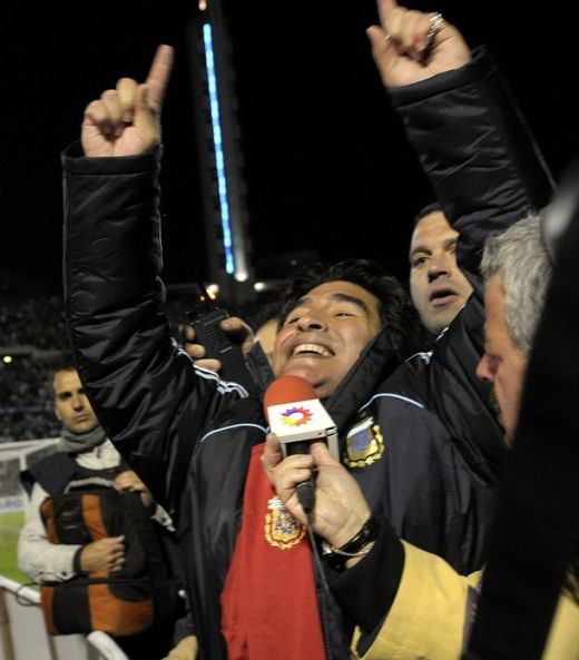 FAZA ZILEI: DELIRUL lui Maradona! De la lacrimi, la tipete si insulte! Cum si-a varsat nervii!
 _7
