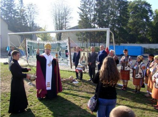 FOTO / Incredibil! In Ucraina, Iisus trage la poarta... Raiului!_3