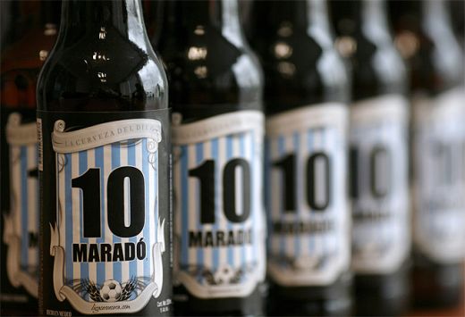 FOTO A aparut berea lui Maradona: 10 Marado_5