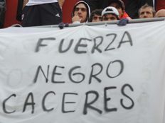 Lui Caceres i-au scos ochiul drept! Vezi ce spune Maradona si mesajele fanilor din Argentina!_5