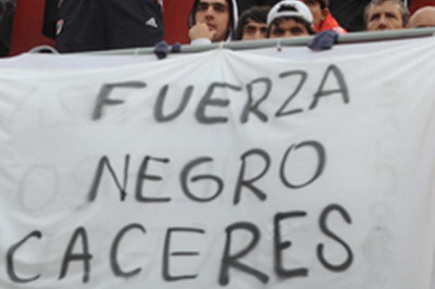 Lui Caceres i-au scos ochiul drept! Vezi ce spune Maradona si mesajele fanilor din Argentina!_1