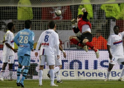 VIDEO Un meci cum Franta nu a vazut de 52 de ani! Vezi nebunia de la  Lyon 5-5 Marseille!_5