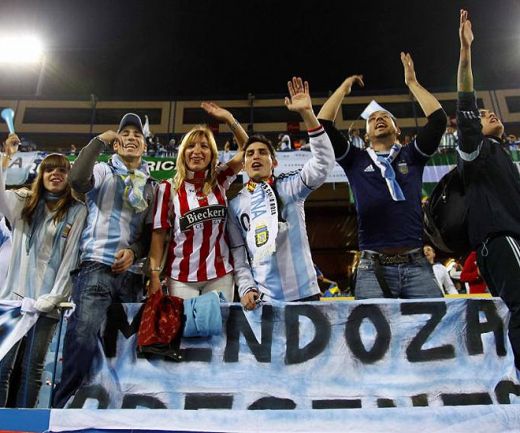 FOTO: Spania a lovit fara mila in Maradona! Vezi ce scandal a iesit dupa meci!_15