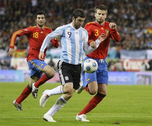 FOTO: Spania a lovit fara mila in Maradona! Vezi ce scandal a iesit dupa meci!_14