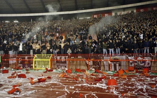 VIDEO Au devastat stadionul! Vezi macelul facut de huligani la Steaua 1-2 Partizan!_3