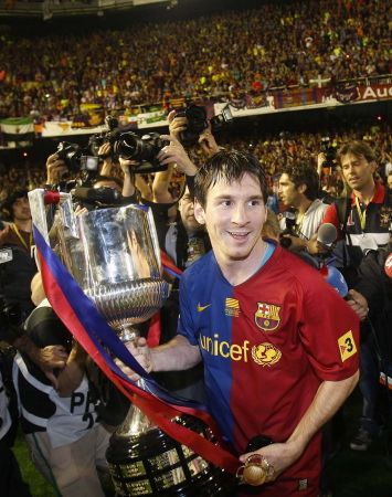 Mai tare decat Platini! Messi a castigat "Balonul de Aur" cu un punctaj record!_27