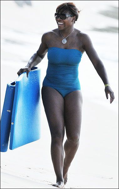 FOTO / Serena Williams practica SURF cu sanii la vedere!_2
