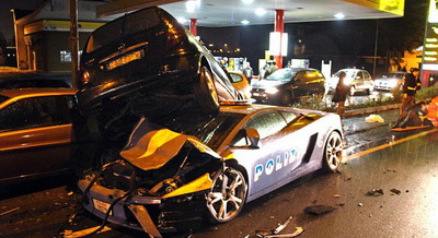 Mamma Mia! Lamborghini de politie de 165.000 de euro facut praf intr-un accident in Italia!_1