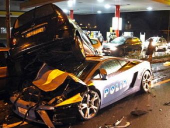 Mamma Mia! Lamborghini de politie de 165.000 de euro&nbsp;facut praf intr-un accident in Italia!