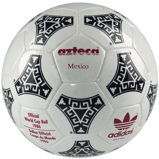 Vezi mingea oficiala pentru Mondialul din Africa de Sud! Ce au facut Kaka si Benzema cu ea!_6