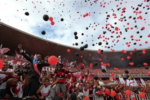 VIDEO Adriano, cu ochii in lacrimi! Flamengo, campioana! O banda de hoti a furat 4 milioane de euro!_7
