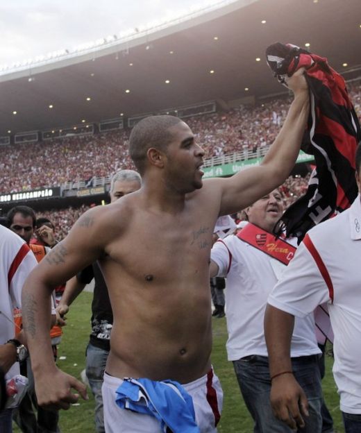 VIDEO Adriano, cu ochii in lacrimi! Flamengo, campioana! O banda de hoti a furat 4 milioane de euro!_4