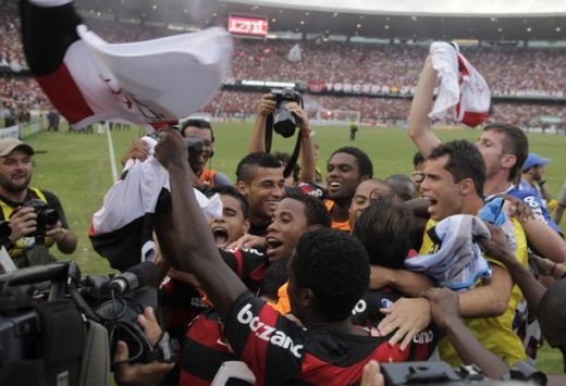 VIDEO Adriano, cu ochii in lacrimi! Flamengo, campioana! O banda de hoti a furat 4 milioane de euro!_6