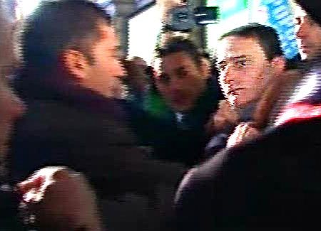 FAZA ZILEI! VIDEO: Imagini socante in Italia! Berlusconi, lovit in fata si umplut de sange!_5