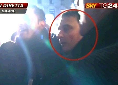 FAZA ZILEI! VIDEO: Imagini socante in Italia! Berlusconi, lovit in fata si umplut de sange!_4