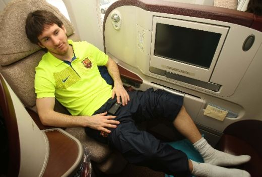 VIDEO / Barca, mai importanta ca un sef de stat la Abu Dhabi! Vezi cum au fost primiti Messi si Ibra:_16