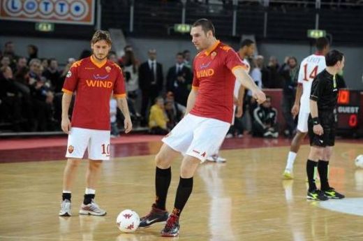 FOTO si VIDEO: Lobont si Totti s-au intrecut in slam dunk-uri_9