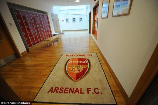 FOTO! Legile lui Wenger: Cele 3 lucruri INTERZISE in vestiarul juniorilor lui Arsenal!_7